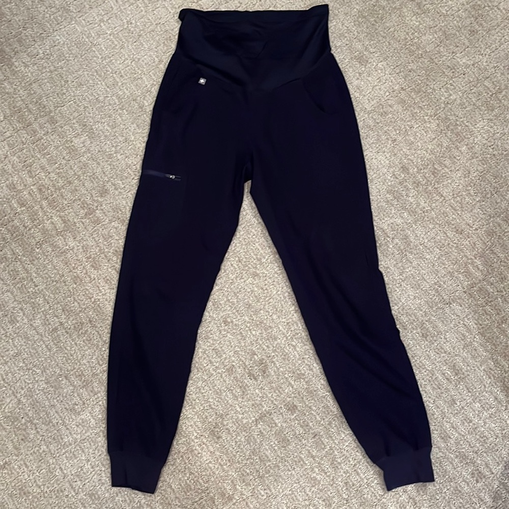 Figs maternity jogger scrubs- BLACK